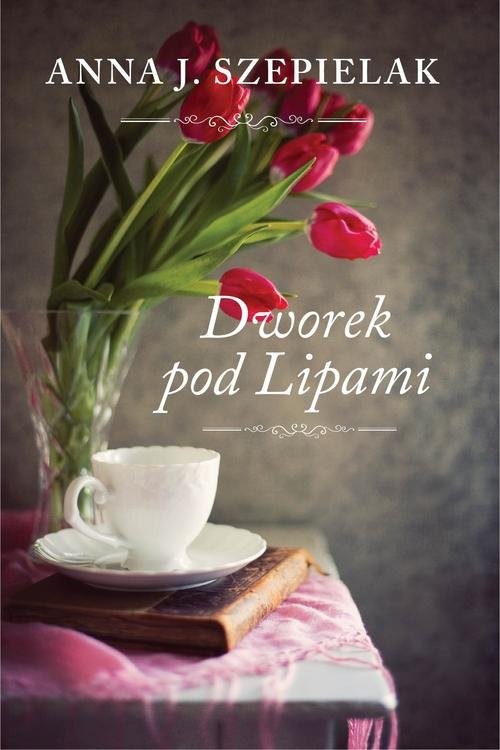 okładka Dworek pod Lipami książka | Anna J. Szepielak