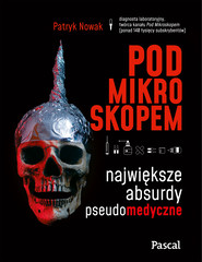 Pod mikroskopem.