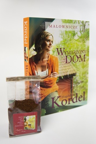 okładka Malownicze. Wymarzony dom z saszetką kawy książka | Magdalena Kordel