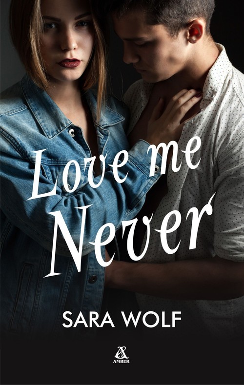 okładka Love Me Never książka | Sara Wolf