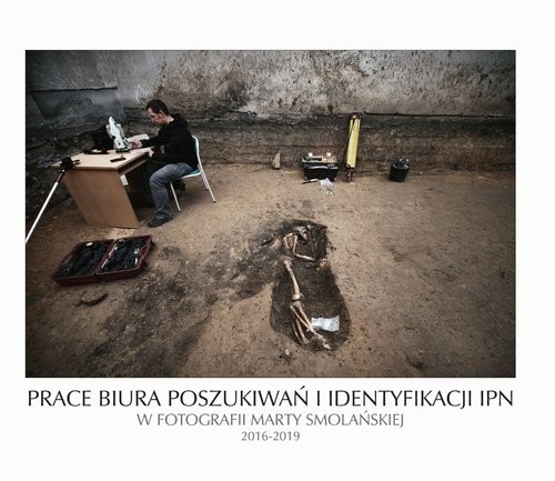 okładka Prace Biura Poszukiwań i Identyfikacji IPN w fotografii Marty Smolańskiej 2016-2019 książka | Brzozowska-Smolańska Marta