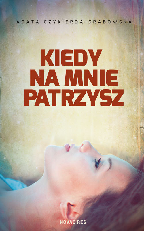 okładka Kiedy na mnie patrzysz książka | Agata Czykierda-Grabowska