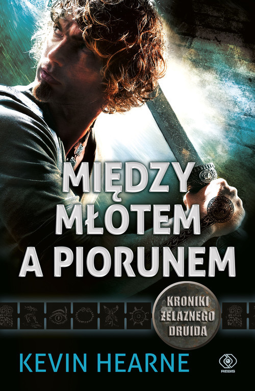 okładka Między młotem a piorunem książka | Kevin Hearne