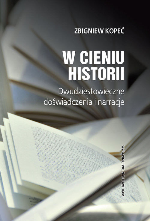 okładka W cieniu historii Dwudziestowieczne doświadczenia i narracje książka | Zbigniew Kopeć