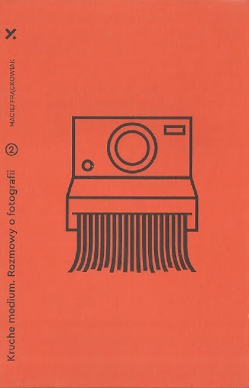 okładka Kruche Medium Rozmowy o fotografii książka | Maciej Frąckowiak