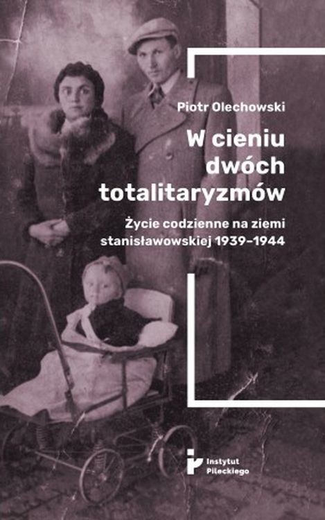 okładka W cieniu dwóch totalitaryzmów. Życie codzienne na ziemi stanisławowskiej 1939–1944 książka