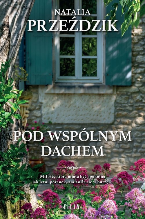 okładka Pod wspólnym dachem książka | Natalia Przeździk