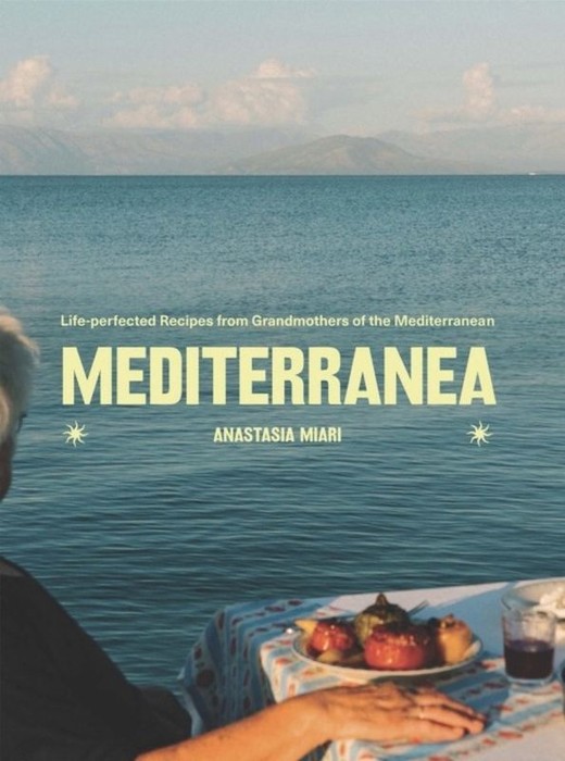 okładka Mediterranea Life-perfected Recipes from Grandmothers of the Mediterranean książka