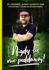 okładka Nigdy się nie poddawaj! książka | Katarzyna Szkarpe, Ks. Przemek"Kawa"KaweckiSDB