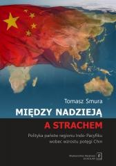 okładka Między nadzieją a strachem książka | Tomasz Smura