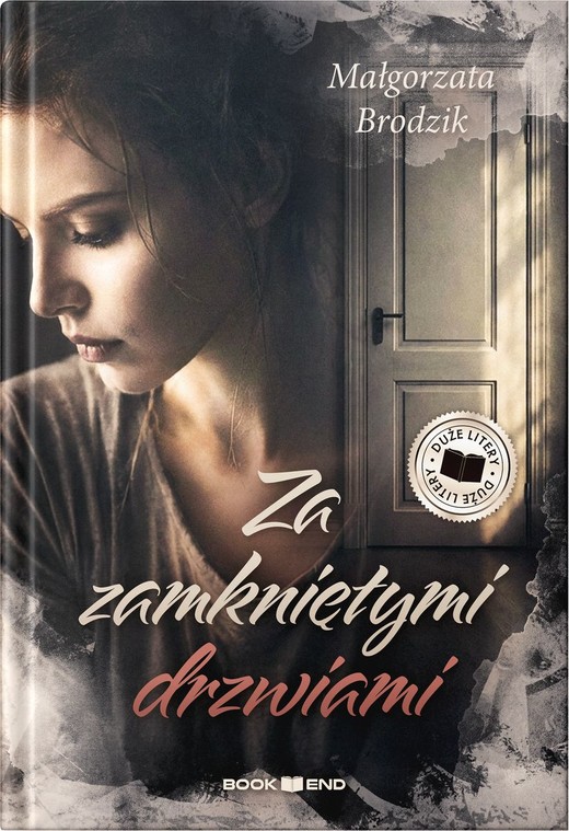 okładka Za zamkniętymi drzwiami. Duże litery książka | Małgorzata Brodzik