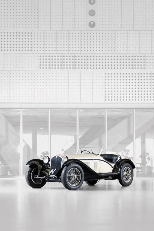 okładka Automobile. Two Centuries of History książka | Gianluigi Ricuperati