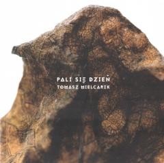 okładka Pali się dzień książka | Tomasz Mielcarek